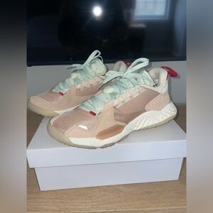 Women’s Jordan Delta in Size 8